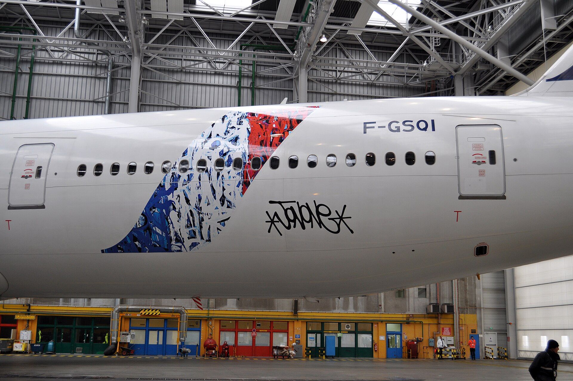 Boeing 777 d'Air France au motif de JonOne